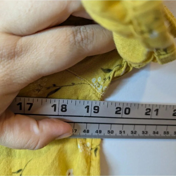 Old Navy Mustard Floral Smocked Front Back Short Sleeve Blouse Women S - Picture 6 of 6